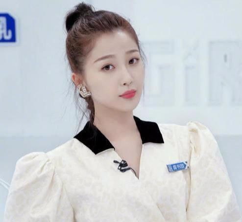  『袁咏仪去』路人2016年遇到虞书欣：超漂亮！虞书欣对路人说：世上还是好人多