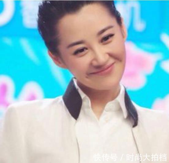 许晴这下消停了！一身“格格巫”黑裙遭吐槽，网友：老妖，哪里跑