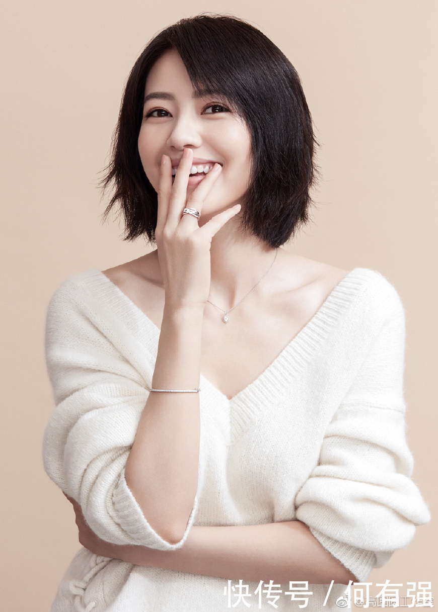 39岁高圆圆厉害了！一袭蓝色开叉长裙穿出2米气场，网友：真会穿