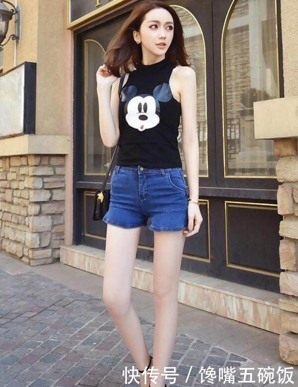  [美女]活力十足的牛仔裤美女，气质出众，无论走到哪都是焦点