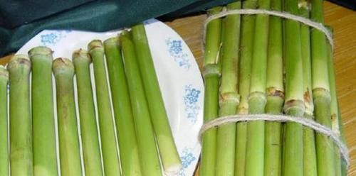  见到|农村大爷种了一亩的“甘蔗”拿到集市上卖，大家见到都抢着