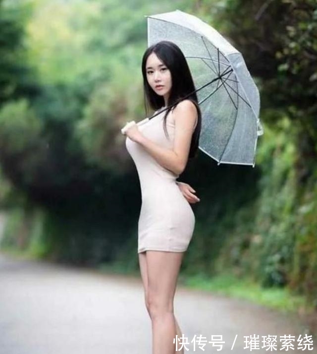  [气质]路人街拍，美女清清爽爽，内穿米黄色吊带长裙，满满的女人味