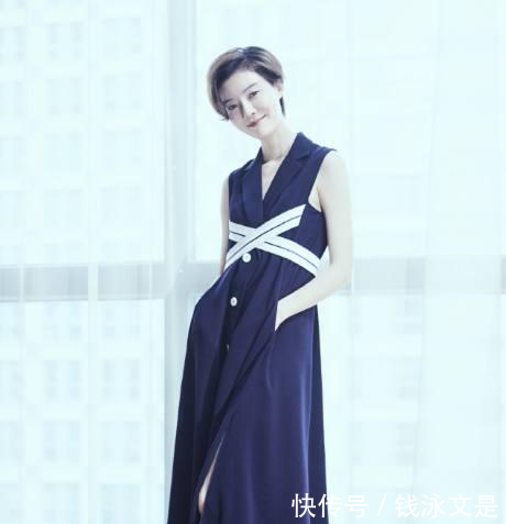 昔日豪门阔太车晓颜值又回巅峰了，T恤+紧身裤，网友16岁吧