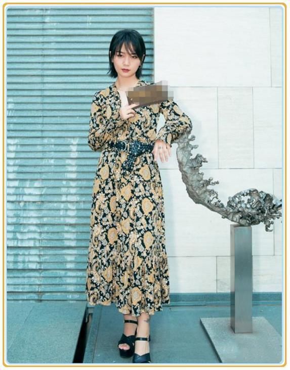 再别说周笔畅没女人味了!一袭印花裙惊艳全场,连杨幂都甘拜下风