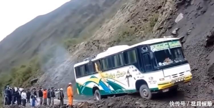  「噩梦」印度有条“死亡公路”，建在3528米悬崖边上，司机们的