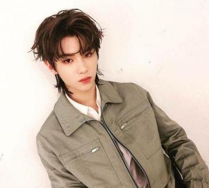 同样是鲻鱼头造型蔡徐坤可爱，易烊千玺成熟，最好看的是他！