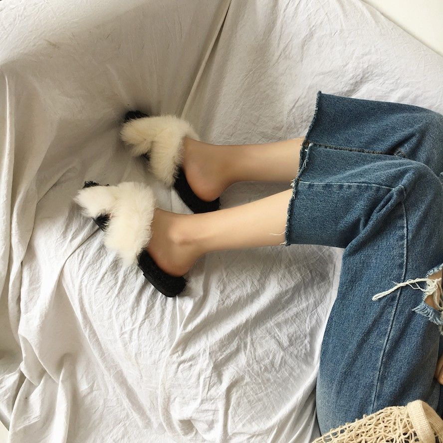 秋冬季天凉，别穿光拖鞋，学明星这样穿“毛毛鞋”，贼好看