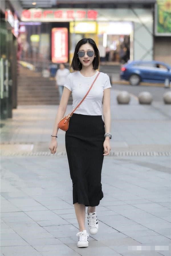 三伏天的夏天，白色是一种腔调！一种让人无法抗拒的腔调！