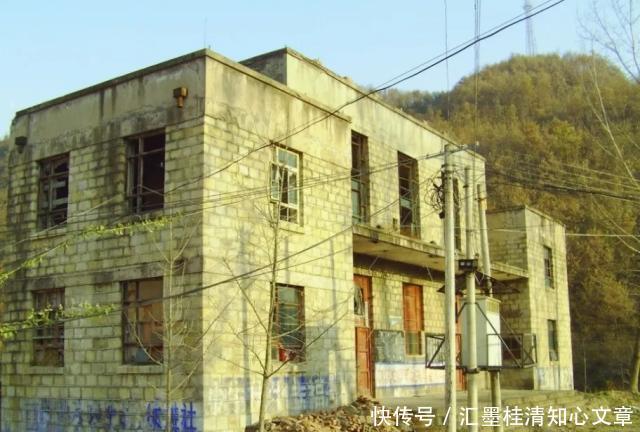 河南深山神秘兵工厂，职工家属两万，地师级，建筑破败荒草丛生
