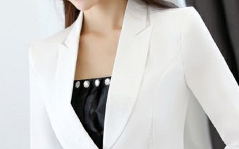 风衣过时了!当下流行“薄西装”,40女人穿特美