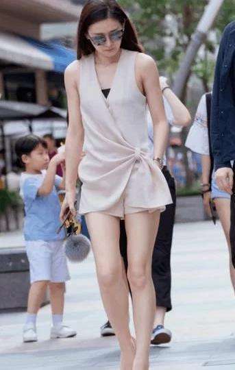 街拍: 遇到图5小姐姐, 我的心躁动了