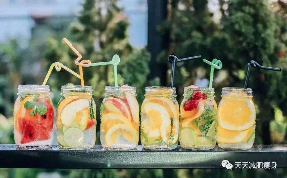 忽胖忽瘦的赵薇又瘦成了小燕子，这气球般的体质不动就能瘦?