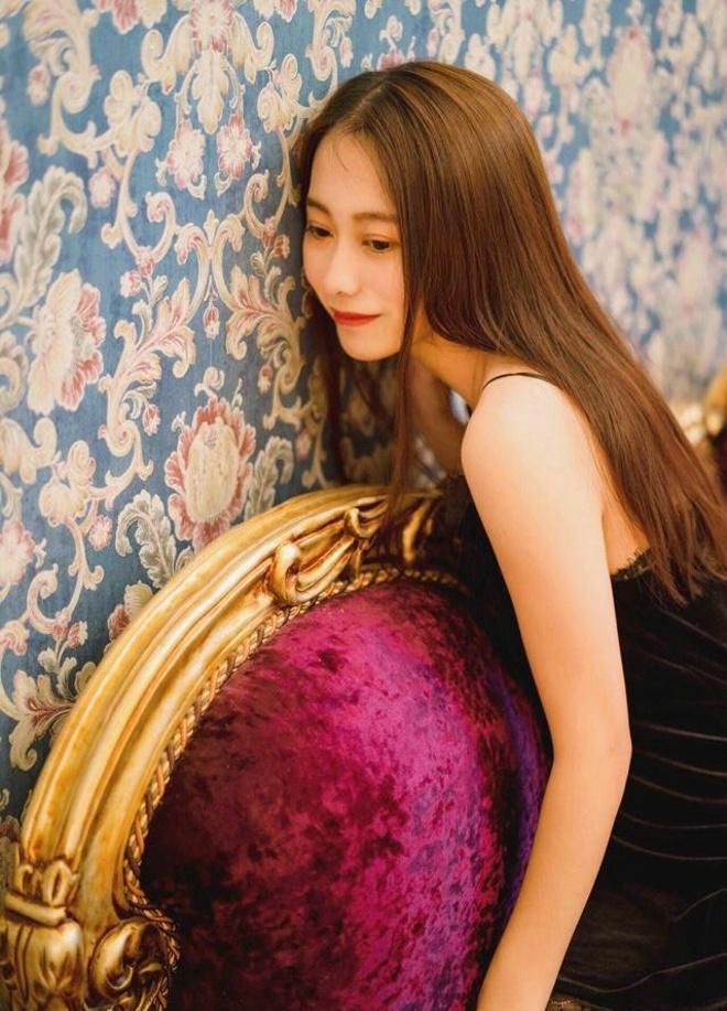 极品吊带睡衣美女慵懒性感写真图片