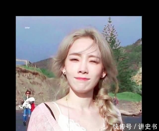 『单侧麻花辫』油头女生出门怎么办?快来学这4款时尚发型,帮你解决烦恼