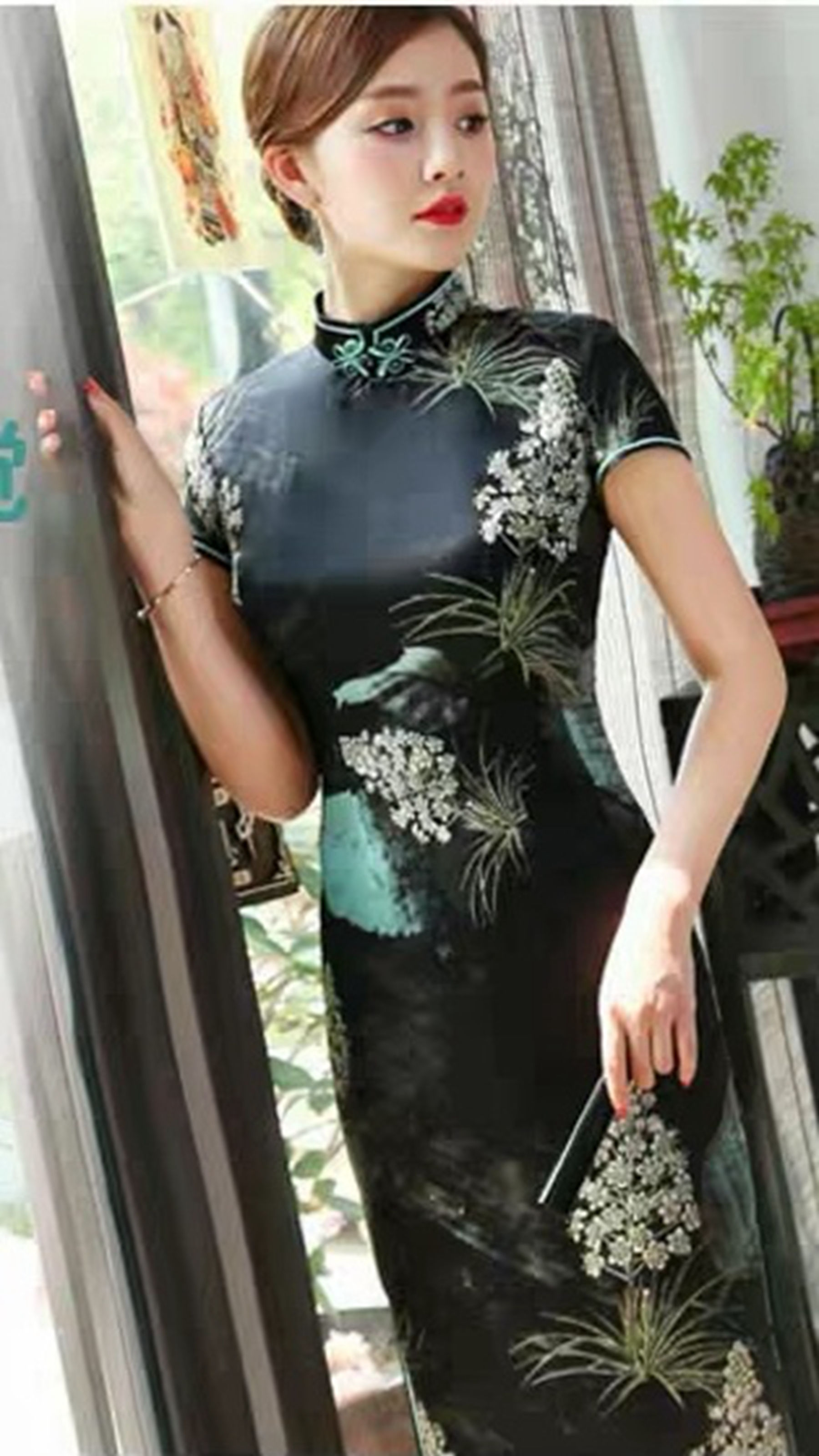 夏季新款日常真丝旗袍裙，中长款晚礼服，深色印花旗袍，高贵冷艳