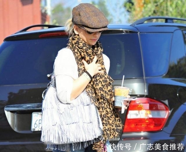  「时髦」女人过了40岁，这3种“假时髦”的衣服别乱穿，廉价似“地摊货”