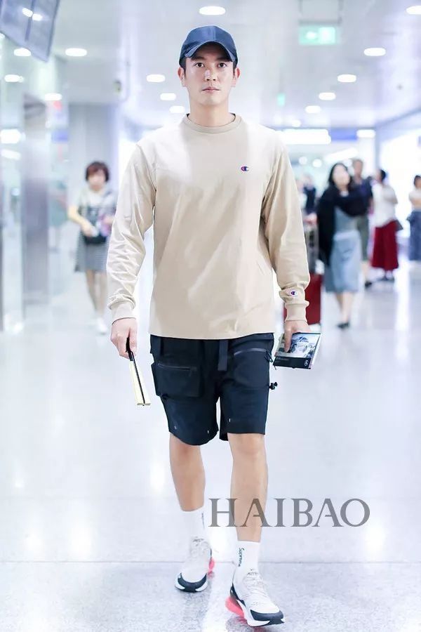 李小璐高调复出靠母女装扮嫩?刘雯一裤两穿太会搭…【海报街拍】