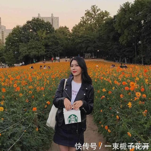  时髦■外套里面别穿打底衫了！现在这样穿才是真时髦！