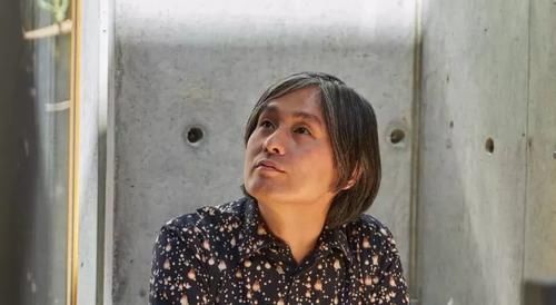 「日本」日本教授买不起房,造18㎡“迷你别墅”,给妻子当生日礼物,自带露天浴池,星空卧室