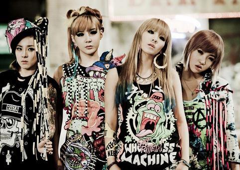 『亲笔签名』做朴山多拉的朋友好幸福！送礼物都是EXO专辑，还有EXO亲笔签名