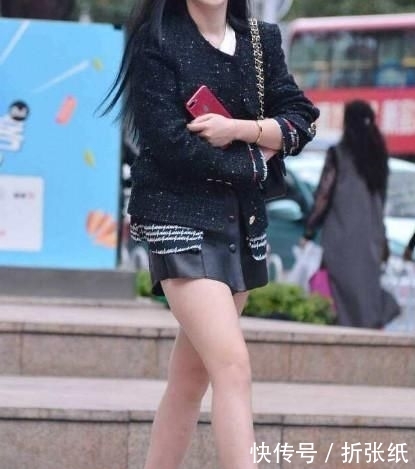 【气质】街拍:小西装+丝袜的穿搭,适合初春的通勤搭配,气质满满