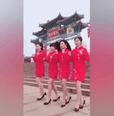 90后美女身穿旗袍跳舞, 看这美腿, 网友纷纷不能淡定了
