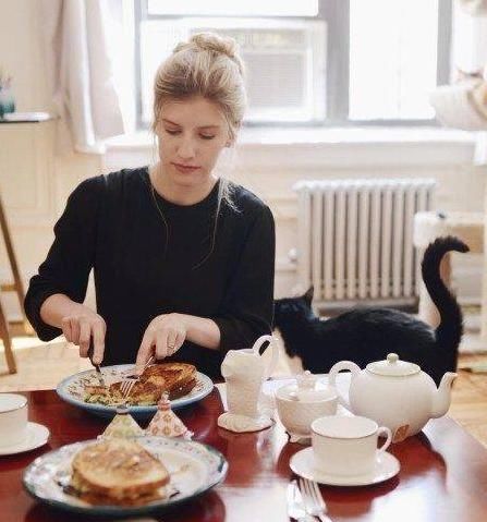 美国女子一个月只穿同一条裙子，结果同事完全没发现她没换衣服