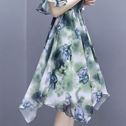 新上市就“走红”的富贵裙，嫂子把裤子全扔了，47岁穿出少女感