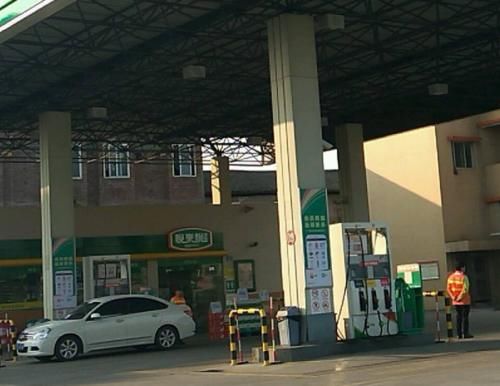  待遇@下月起，“铁饭碗”更铁了！这4个工作比公务员还吃香，工