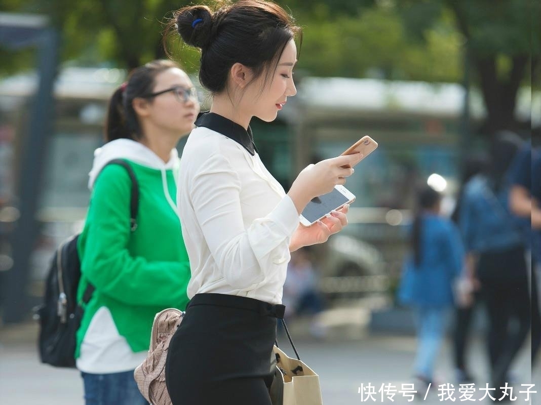 「设计」白加黑,简单不失魅力的职业装