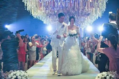 她竟是形婚？两人共享金主爸爸？抢唐嫣男友，开撕谢娜闺蜜，为出