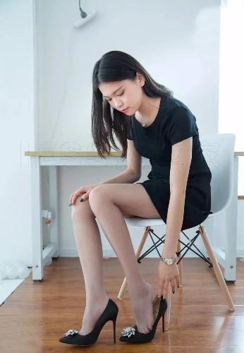 高跟鞋女人是人世间美丽的风景线