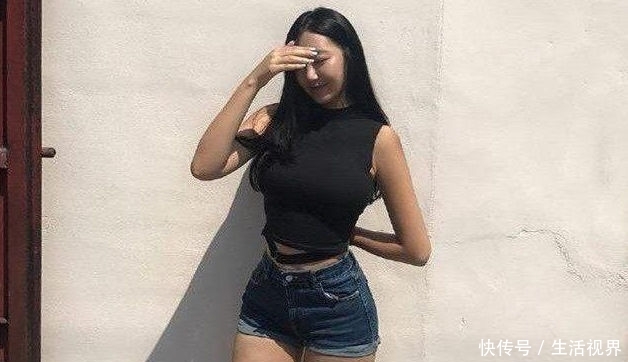 [ 美女]展现女性年轻气质！，青春灵动的牛仔裤美女