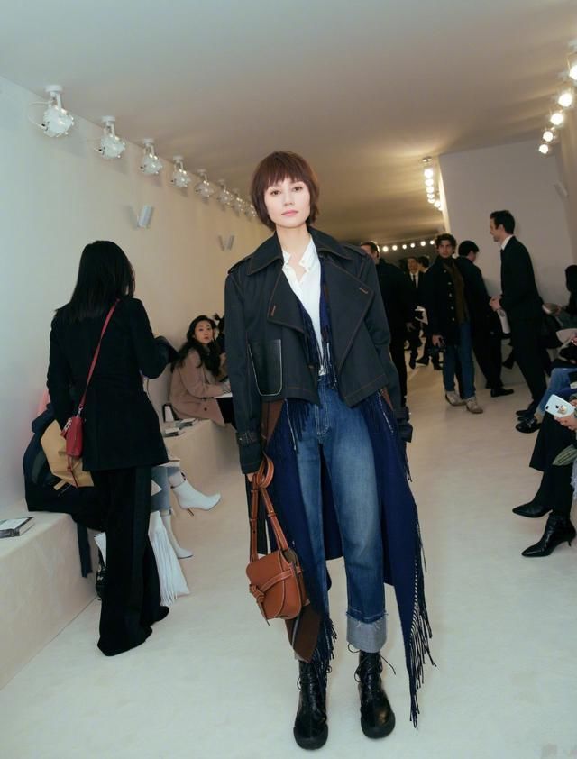 袁泉撞上吕燕，气场全开高级感更胜一筹，网友:大长腿太吸晴