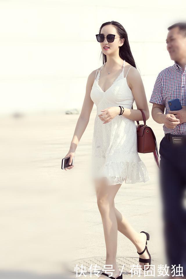 #喜欢#路人街拍：连衣裙撩起仙女范，这样的夏季搭配你喜欢吗？