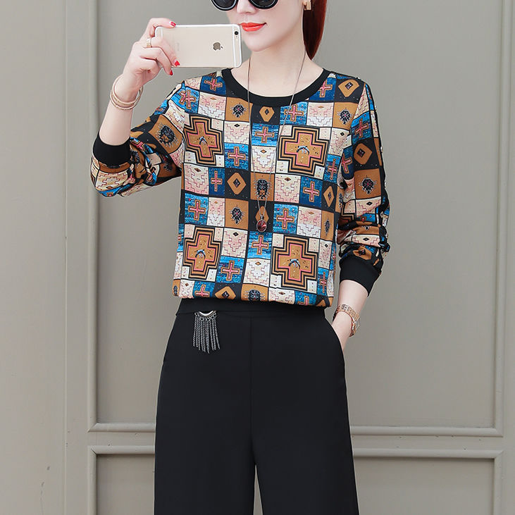 比连衣裙洋气百倍的时尚套装来啦，7080后秋天就这样穿，美炸