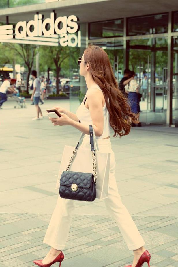 看了她们的身材，你会知道她们留下背影是有道理的