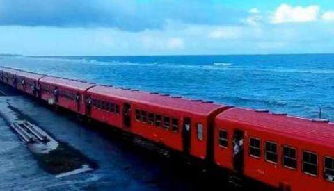 世界上最“凶险”的铁路，建立在大海中央，还不会被海水淹没