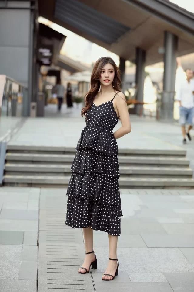『带着一』美女街拍:女生高跟鞋时尚又美丽,让女性带着温柔的气息