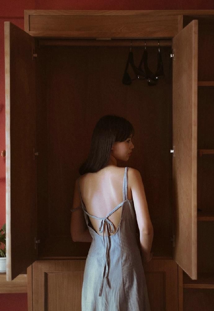 性感睡衣美女私房露背诱惑写真图片