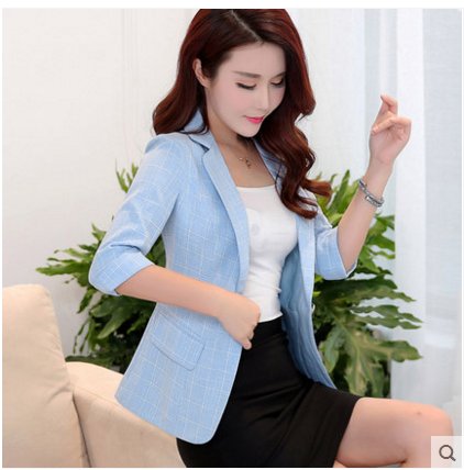 小姨真是会打扮!小西服+平底鞋，瞧瞧下图穿法，美的勾人心魂