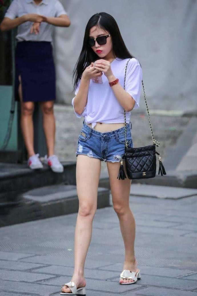 街拍：摄影师镜头下的美人，清爽性感，性感迷人，图7让人浮想联