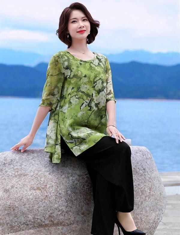 『女人』春季搭配要舒适时尚，50岁女人可以这样穿，远离老气变妙龄少女