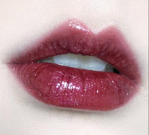  『越多越好』口红不是囤越多越好，学会根据肤色选色号，只买一只也能美翻天