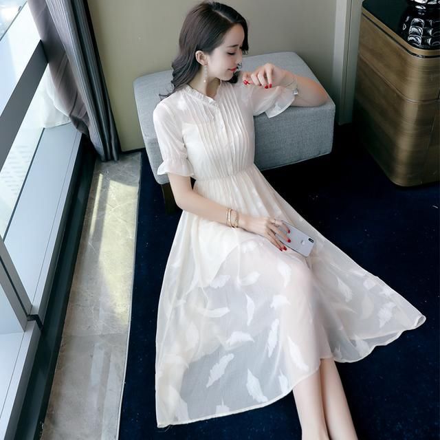 现在小姐姐真敢穿，连衣裙一件比一件亮眼，超级吸引人啊