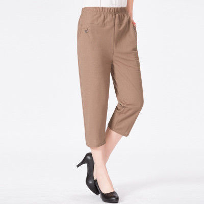 若你是55岁，提倡别穿紧身裤，学下面女人穿这款裤子，又美又嫩