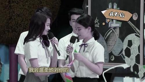 马思纯新片上映，关晓彤帮忙宣传，破两人私下互撕谣言