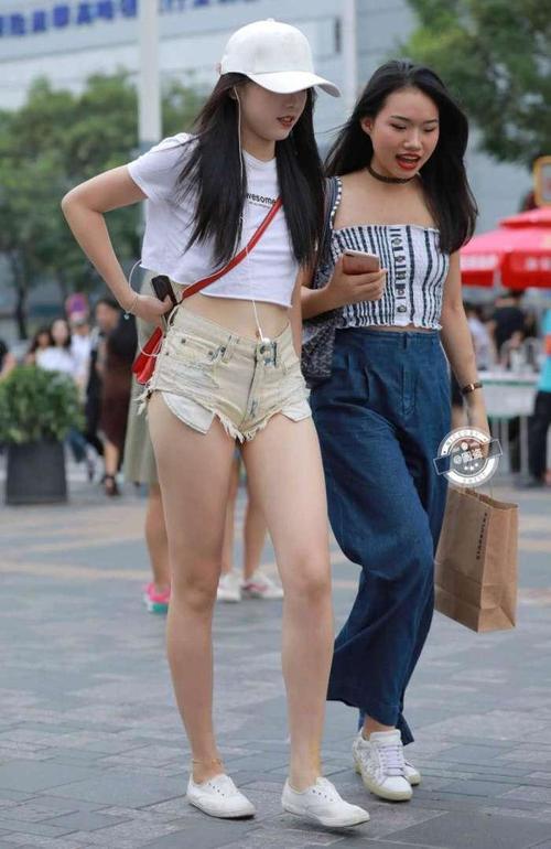 穿个短裤也能这么美, 跟着小姐姐学最潮的短裤穿搭吧