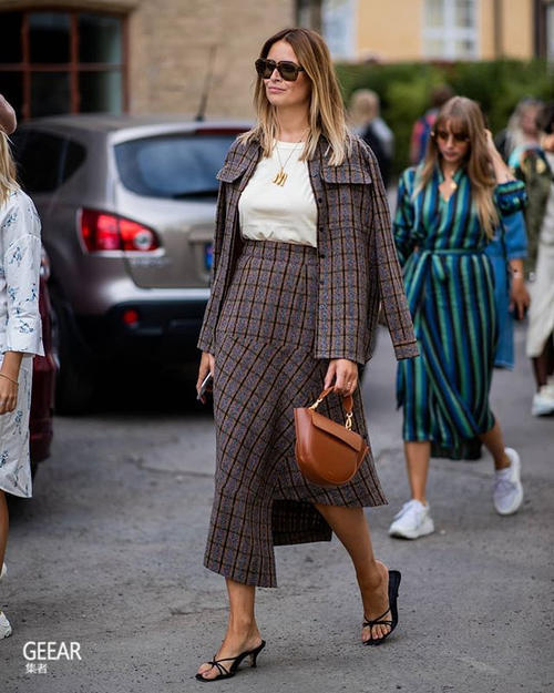 让时尚达人教你把格子裙怎样穿出经典时髦感!