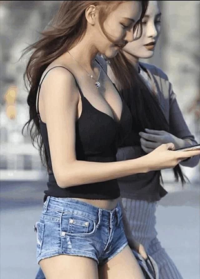 广东街拍:好身材都是穿出来的，第三位小姐姐好冷艳啊